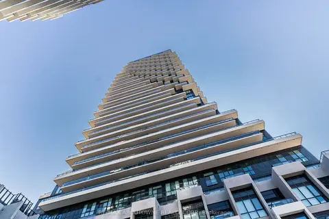 30 Inn On The Park Drive 2208