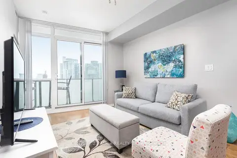 65 Bremner Boulevard 3809