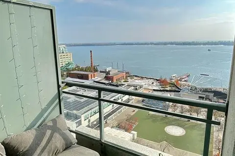 230 Queens Quay W 2019