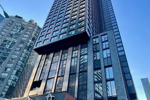8 Wellesley Street W 4009