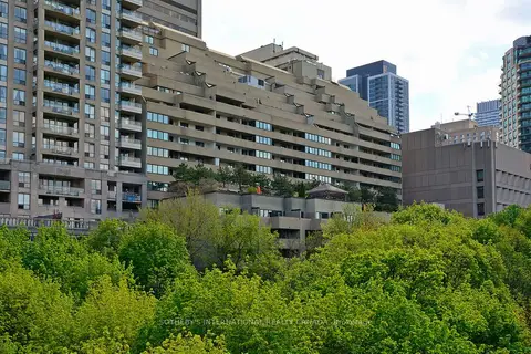 360 Bloor Street E PH6