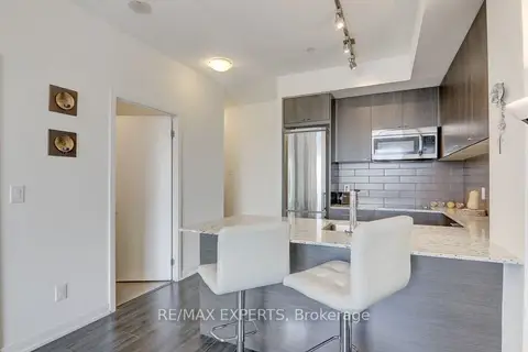 18 Rean Drive 607