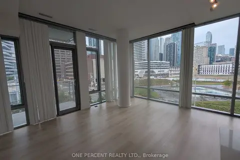 39 Queens Quay E 441