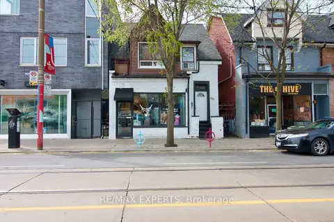 903 Dundas Street W