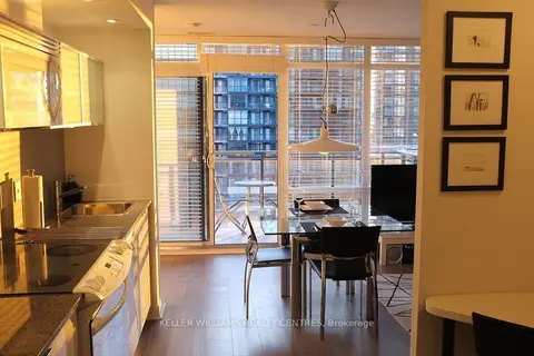 4 K E Spadina Avenue E 1220