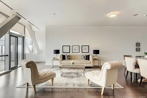 39 Queens Quay E. Street E PH1302