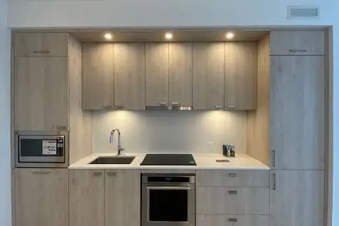 10 Inn On The Park Drive 1806