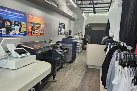 495 Queen Street W