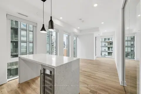 30 Mutual Street E2501