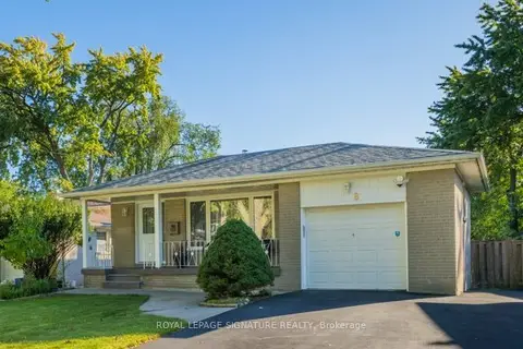 8 Bellbury Crescent