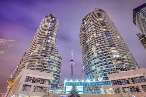 208 Queens Quay W 1207