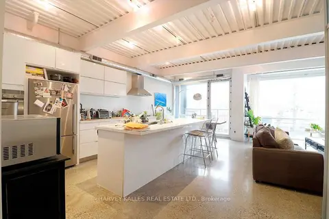 214 Bathurst Street PH3A