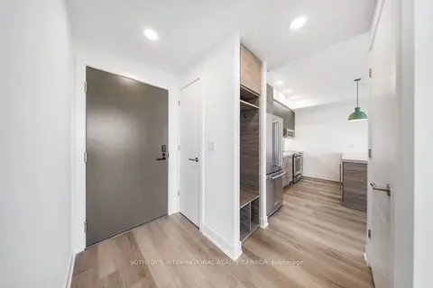 484 Spadina Avenue 202