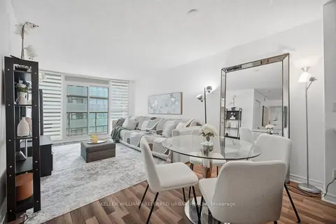 19 Grand Trunk Crescent 3708