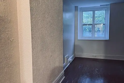 585 Parliament Street Upper Level