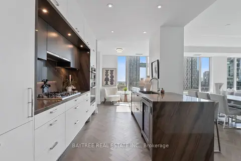 455 Wellington Street W 1108