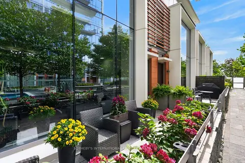 29 Queens Quay E TH 114