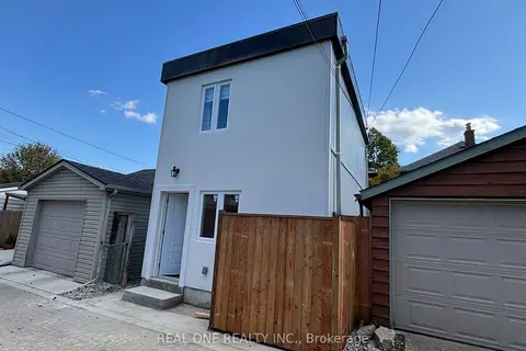 90 Douglas Avenue Laneway house