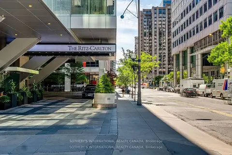 183 Wellington Street W 2301