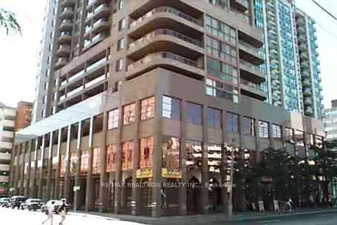 736 Bay Street 601