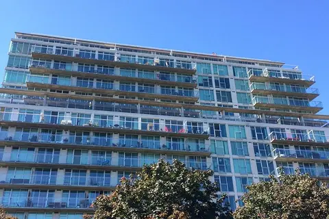 650 Queens Quay W 1817