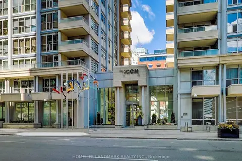 270 Wellington Street W 702