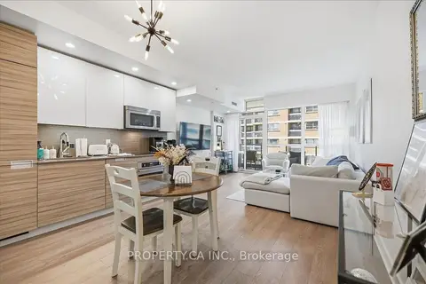 210 Simcoe Street 606