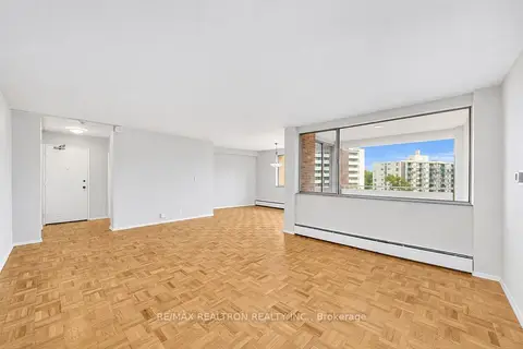 9 Deer Park Crescent 1104