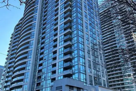 35 hollywood Avenue