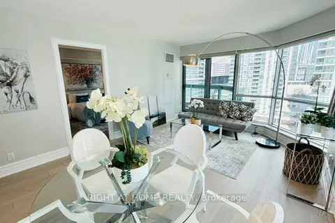 10 Queens Quay W 1012