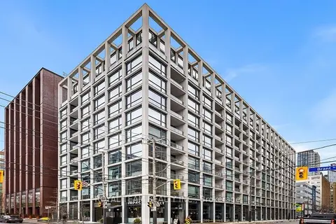 39 Brant Street 815
