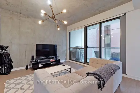 39 Brant Street 827
