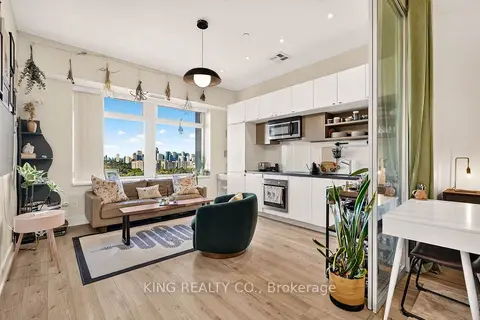 111 St Clair Avenue W 1626