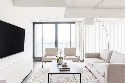 111 Bathurst Street 1004