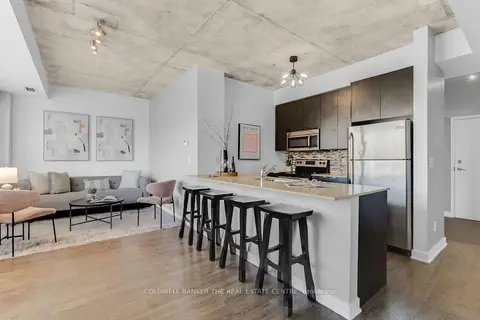 400 Wellington Street W 802