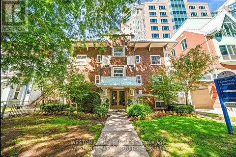 44 Huntley Street 102
