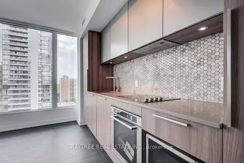 85 Wood Street 2706