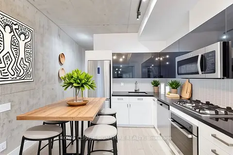 39 Brant Street 203