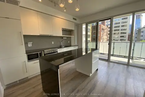 435 Richmond Street W 405