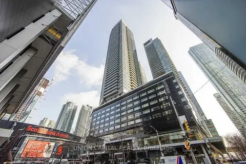 65 Bremner Boulevard 1402