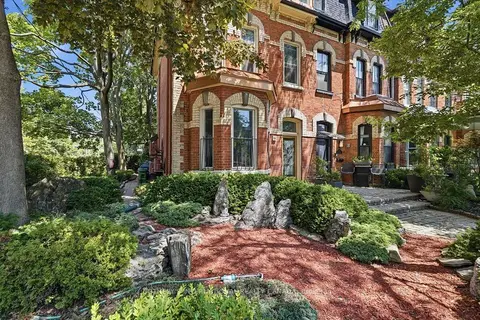 33 Rose Avenue Main Floor