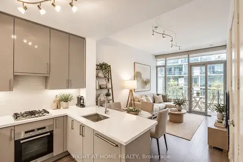 39 Queens Quay E 807