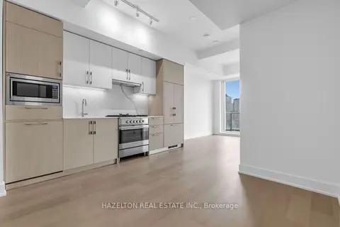 8 Manor Road W 705