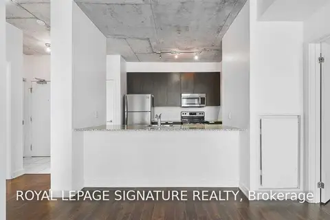 400 Wellington Street W 904