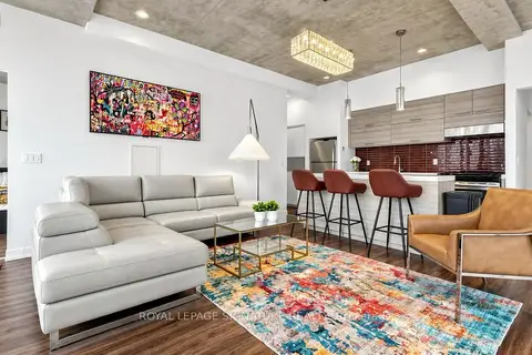 552 Wellington Street W 1305