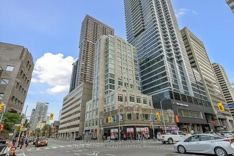 409 Bloor Street W PH03