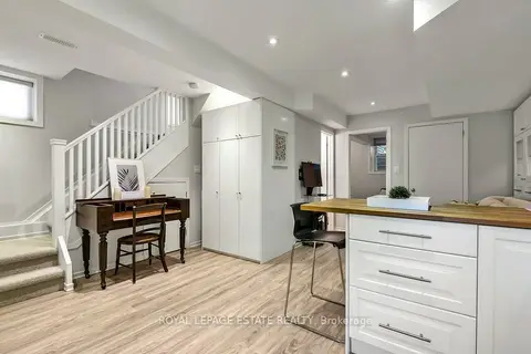 17 Birdsall Avenue Lower