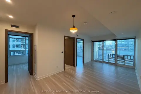 17 Bathurst Street 906