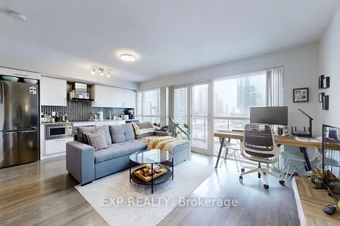 352 Front Street W 817