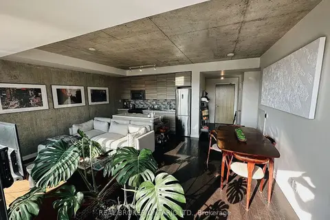 111 Bathurst Street 605